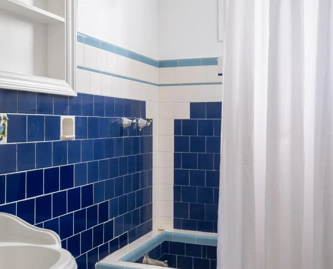 Spacious & Bright 2Bd Apt, Steps To Sand! - 18 Down San Juan 0*,  Puerto Rico