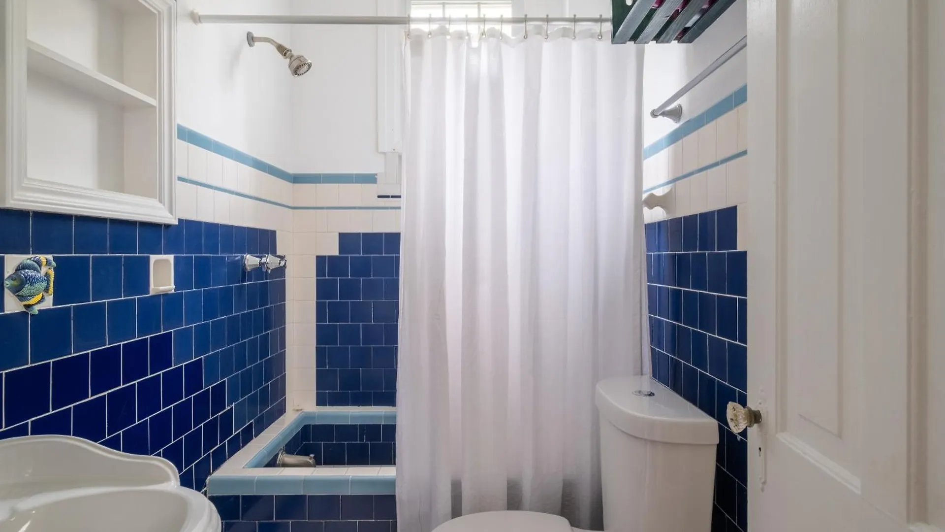 Spacious & Bright 2Bd Apt, Steps To Sand! - 18 Down San Juan